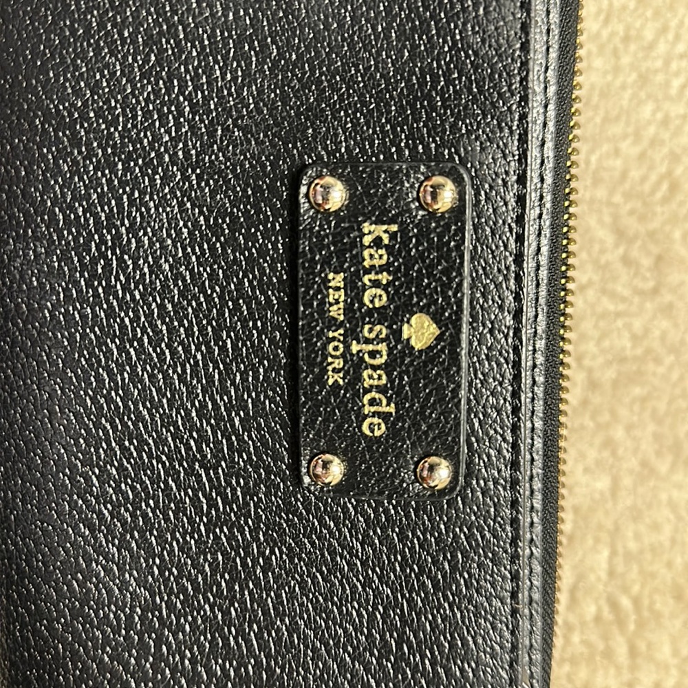 Kate Spade wristlet wallet